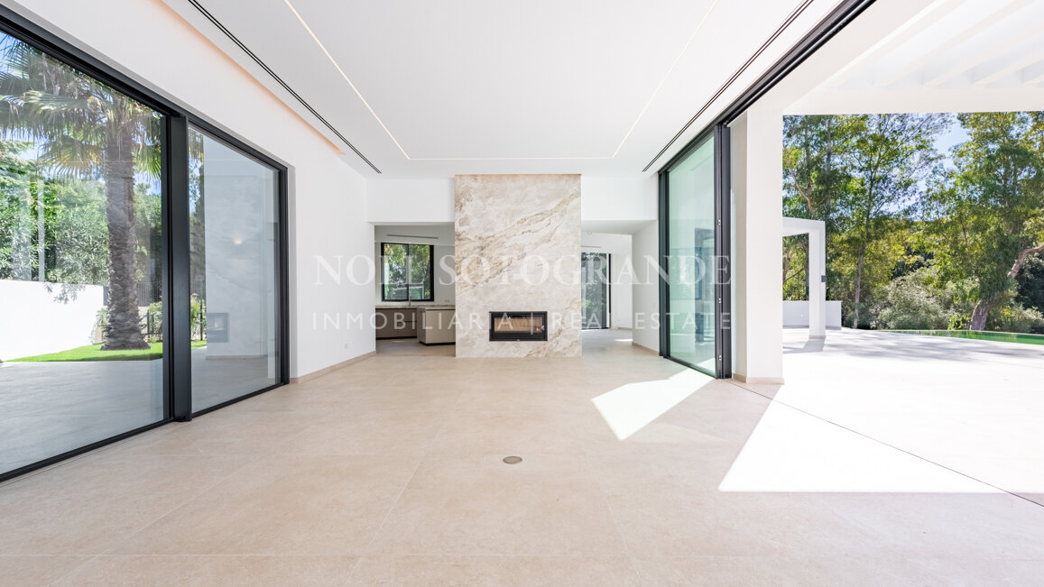 Moderne fertiggestellte Neubau-Villa in sehr privater Lage in Sotogrande Alto