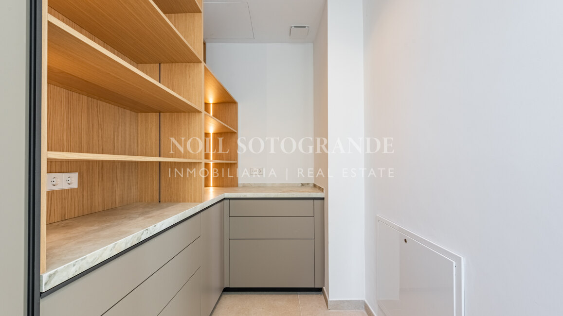 Moderne fertiggestellte Neubau-Villa in sehr privater Lage in Sotogrande Alto