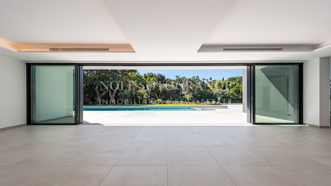 Villa Camellia - Moderne Villa mit 7 Schlafzimmern zum Verkauf in Sotogrande Alto