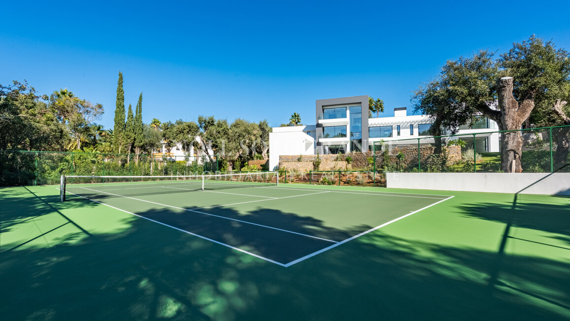 Villa Camellia - Moderne Villa mit 7 Schlafzimmern zum Verkauf in Sotogrande Alto