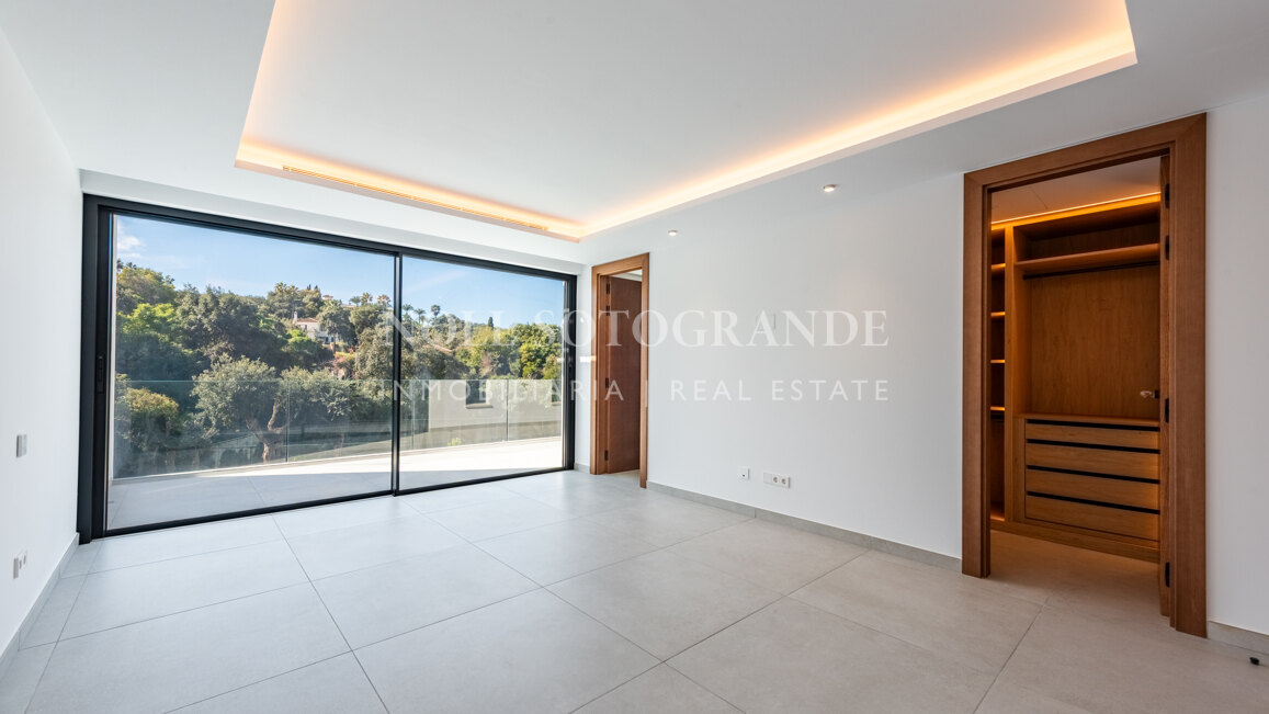 Villa Camellia - Moderne Villa mit 7 Schlafzimmern zum Verkauf in Sotogrande Alto