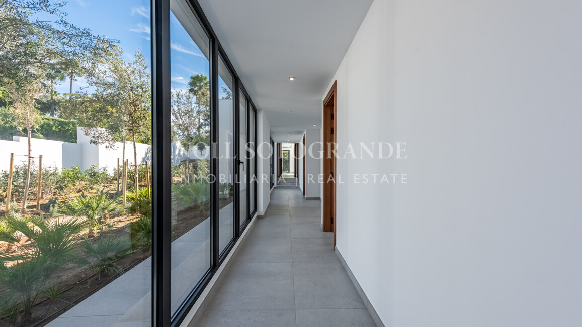 Villa Camellia - Moderne Villa mit 7 Schlafzimmern zum Verkauf in Sotogrande Alto