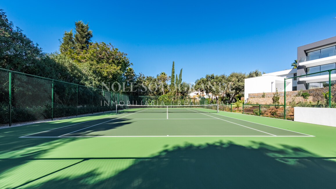 Villa Camellia - Moderne Villa mit 7 Schlafzimmern zum Verkauf in Sotogrande Alto