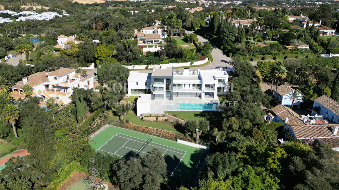 Villa Camellia - Moderne Villa mit 7 Schlafzimmern zum Verkauf in Sotogrande Alto