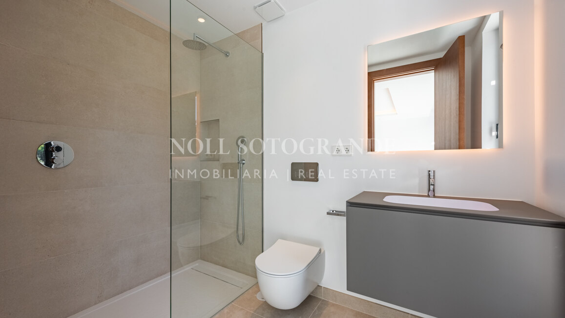 Villa Camellia - Moderne Villa mit 7 Schlafzimmern zum Verkauf in Sotogrande Alto