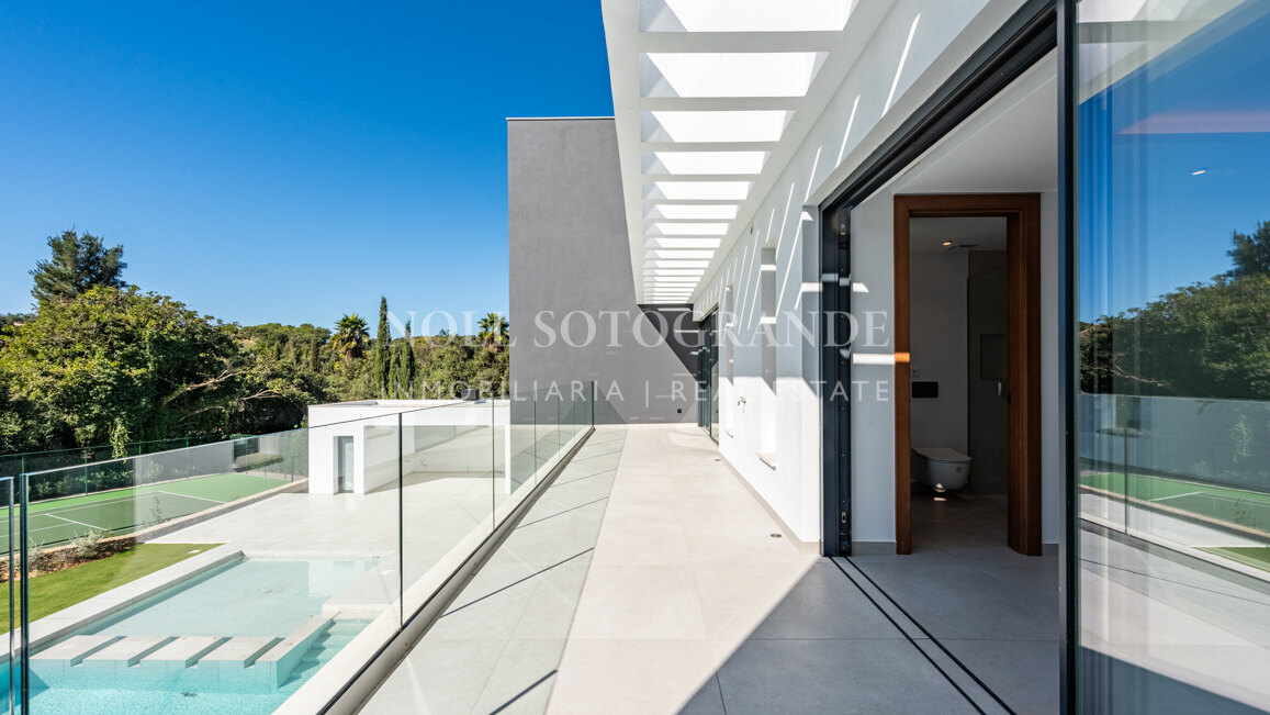 Villa Camellia - Moderne Villa mit 7 Schlafzimmern zum Verkauf in Sotogrande Alto