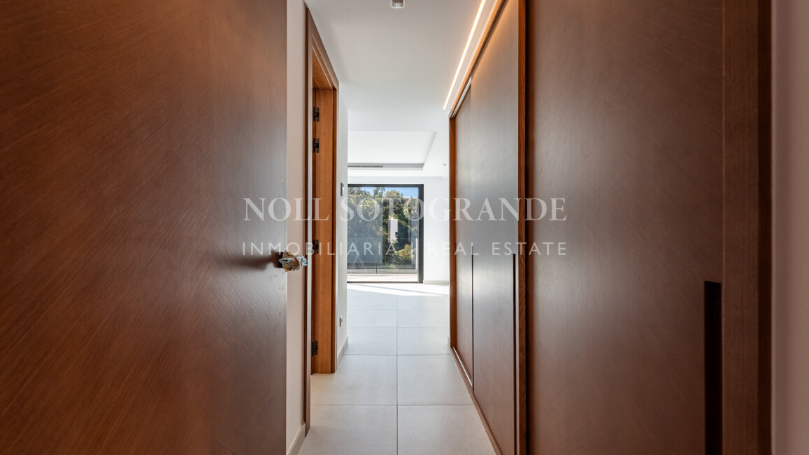 Villa Camellia - Moderne Villa mit 7 Schlafzimmern zum Verkauf in Sotogrande Alto