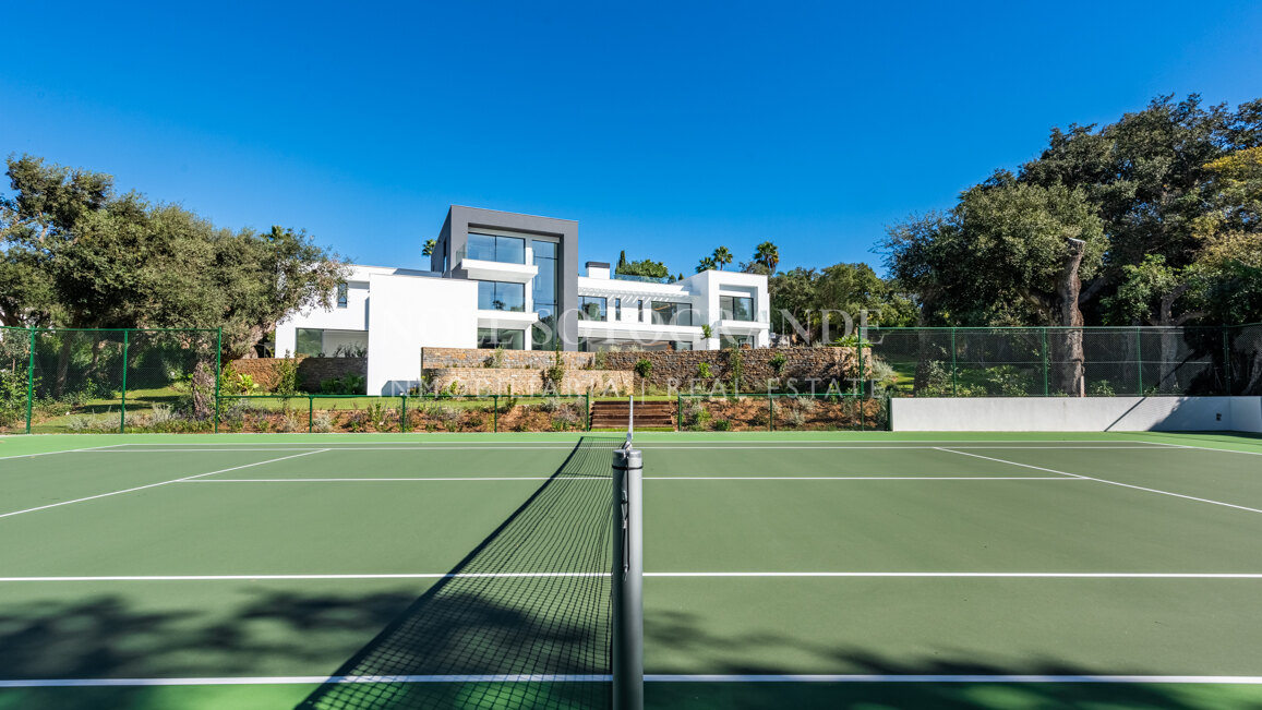 Villa Camellia - Moderne Villa mit 7 Schlafzimmern zum Verkauf in Sotogrande Alto