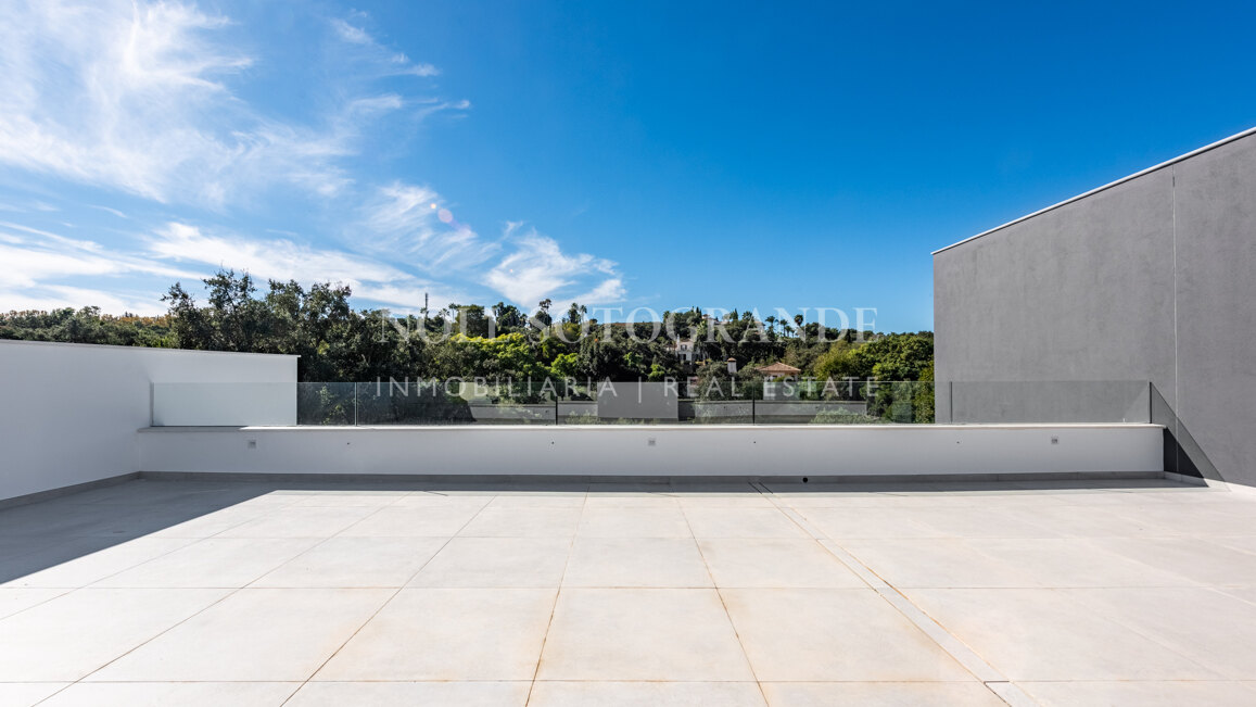 Villa Camellia - Moderne Villa mit 7 Schlafzimmern zum Verkauf in Sotogrande Alto