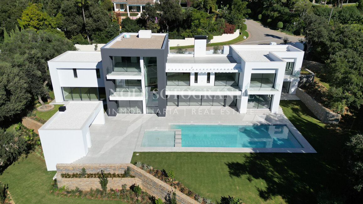 Villa Camellia - Moderne Villa mit 7 Schlafzimmern zum Verkauf in Sotogrande Alto