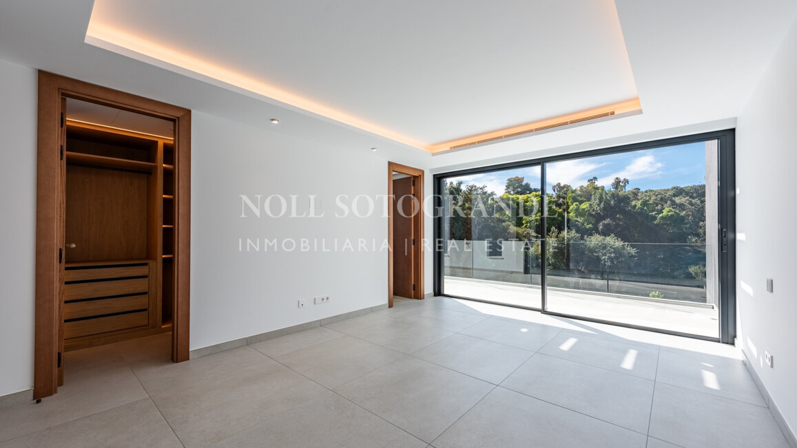 Villa Camellia - Moderne Villa mit 7 Schlafzimmern zum Verkauf in Sotogrande Alto