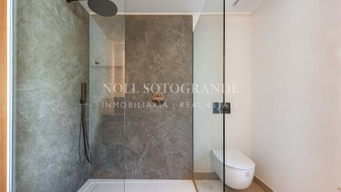 Villa Camellia - Moderne Villa mit 7 Schlafzimmern zum Verkauf in Sotogrande Alto