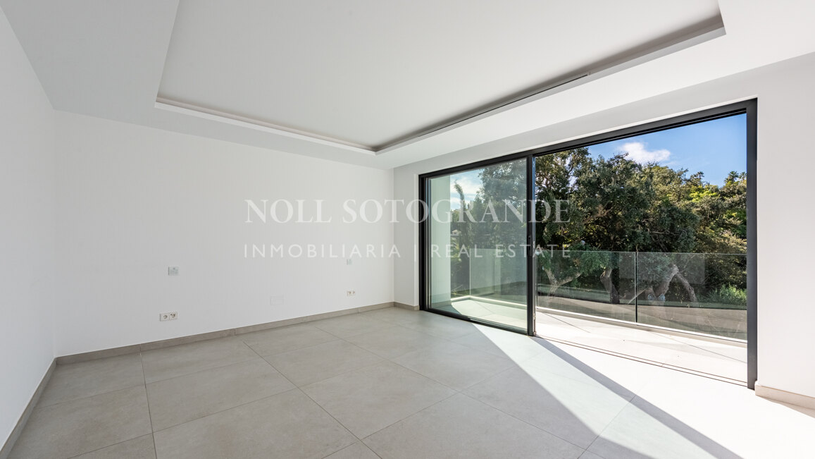 Villa Camellia - Moderne Villa mit 7 Schlafzimmern zum Verkauf in Sotogrande Alto