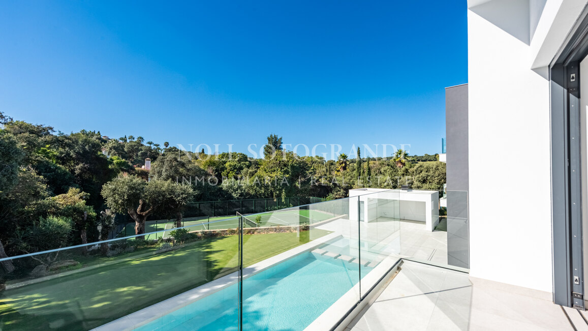 Villa Camellia - Moderne Villa mit 7 Schlafzimmern zum Verkauf in Sotogrande Alto