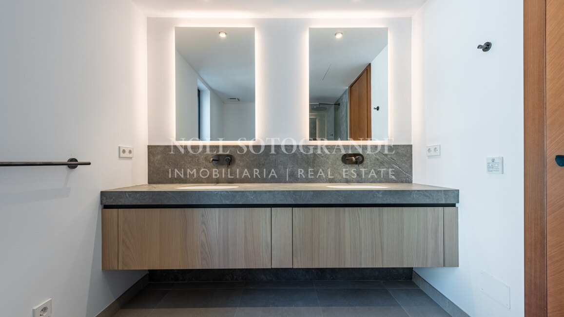 Villa Camellia - Moderne Villa mit 7 Schlafzimmern zum Verkauf in Sotogrande Alto