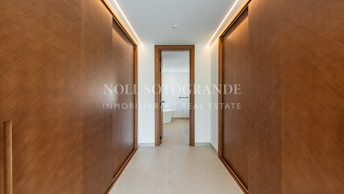 Villa Camellia - Moderne Villa mit 7 Schlafzimmern zum Verkauf in Sotogrande Alto
