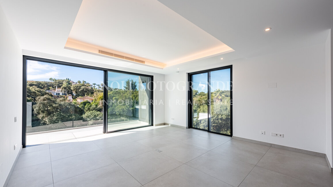 Villa Camellia - Moderne Villa mit 7 Schlafzimmern zum Verkauf in Sotogrande Alto