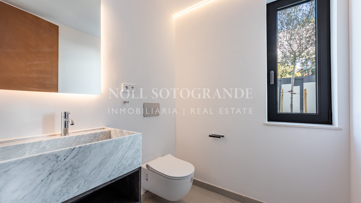 Villa Camellia - Moderne Villa mit 7 Schlafzimmern zum Verkauf in Sotogrande Alto