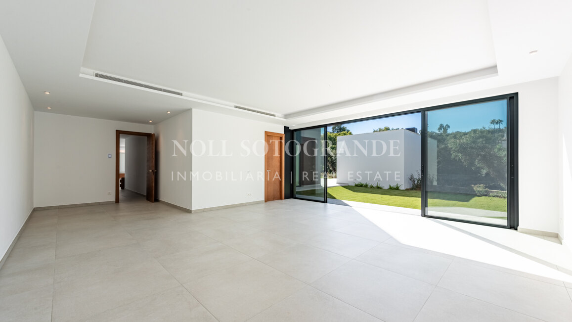 Villa Camellia - Moderne Villa mit 7 Schlafzimmern zum Verkauf in Sotogrande Alto