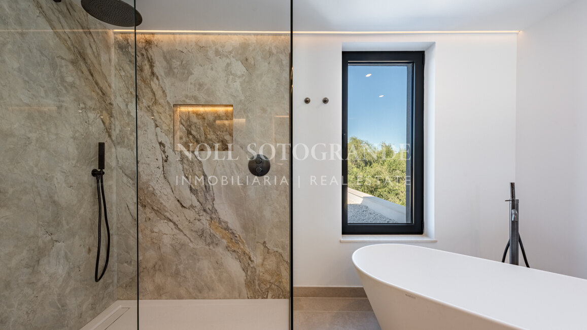 Villa Camellia - Moderne Villa mit 7 Schlafzimmern zum Verkauf in Sotogrande Alto