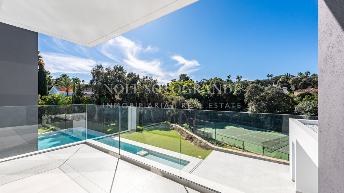 Villa Camellia - Moderne Villa mit 7 Schlafzimmern zum Verkauf in Sotogrande Alto