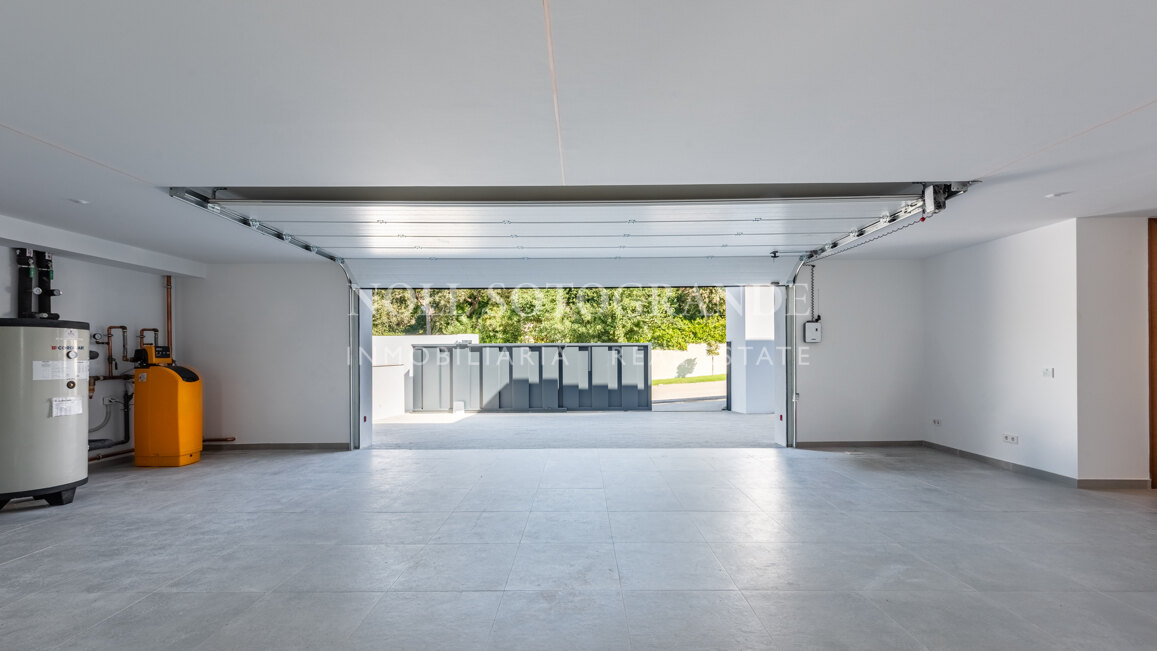 Villa Camellia - Moderne Villa mit 7 Schlafzimmern zum Verkauf in Sotogrande Alto