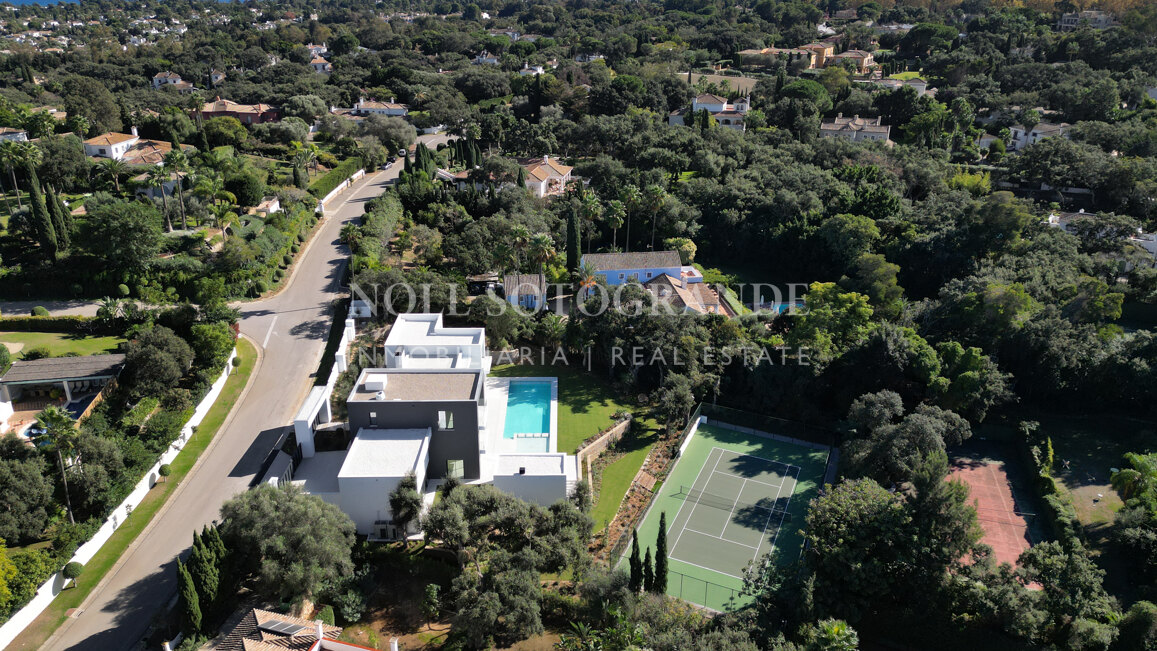 Villa Camellia - Moderne Villa mit 7 Schlafzimmern zum Verkauf in Sotogrande Alto