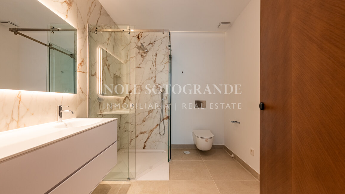 Villa Camellia - Moderne Villa mit 7 Schlafzimmern zum Verkauf in Sotogrande Alto