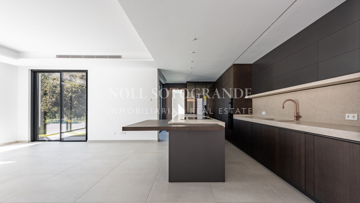 Villa Camellia - Moderne Villa mit 7 Schlafzimmern zum Verkauf in Sotogrande Alto