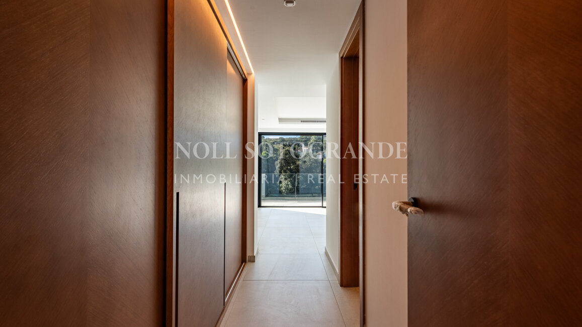 Villa Camellia - Moderne Villa mit 7 Schlafzimmern zum Verkauf in Sotogrande Alto