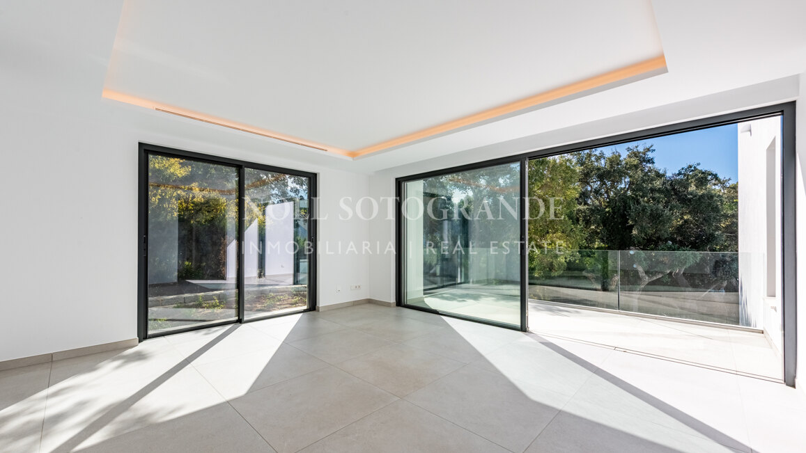 Villa Camellia - Moderne Villa mit 7 Schlafzimmern zum Verkauf in Sotogrande Alto