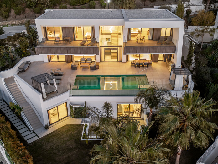 Contemporary Villa with Open Views and High-Quality Finishes