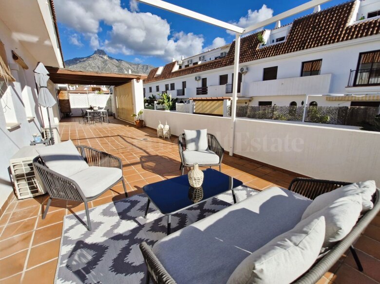 Elegante Apartamento Reformado en la Prestigiosa Milla de Oro de Marbella