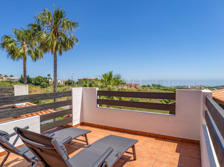 Apartamento Reformado con Vistas Panorámicas al Mar en Vistalmar Duquesa Norte, Manilva
