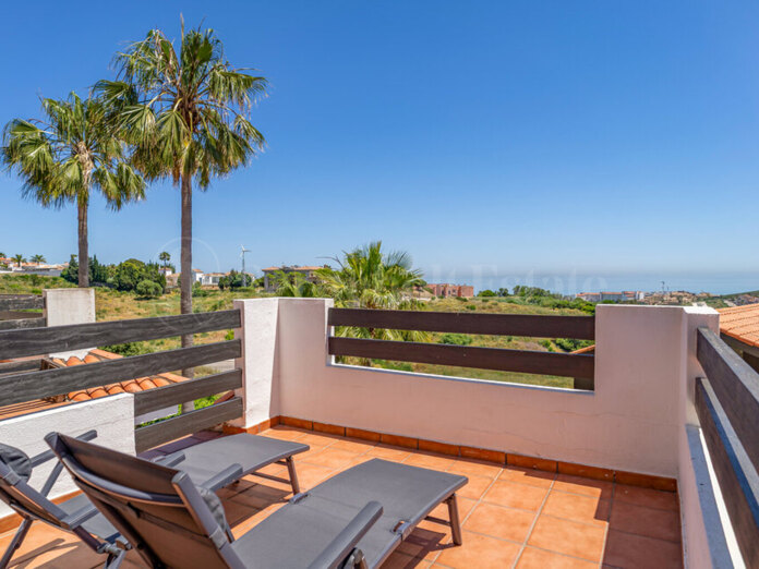 Apartamento Reformado con Vistas Panorámicas al Mar en Vistalmar Duquesa Norte, Manilva