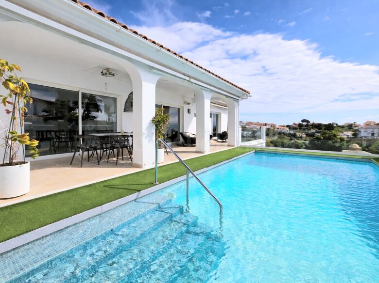 Exklusive Villa mit Meerblick, Salzwasserpool, Jacuzzi und großem Investitionspotenzial