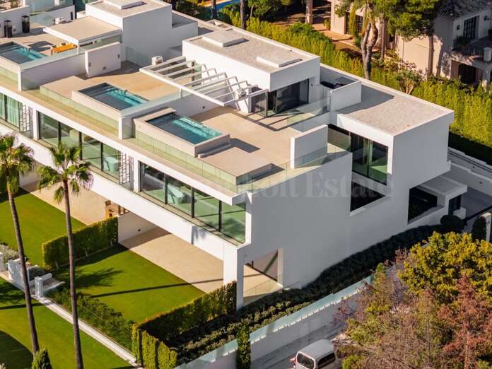Villa contemporánea independiente en Atalaya Río Verde