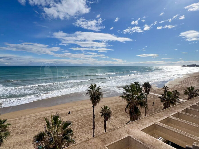 Penthouse on the frontline of La Mata beach, Live facing the Mediterranean
