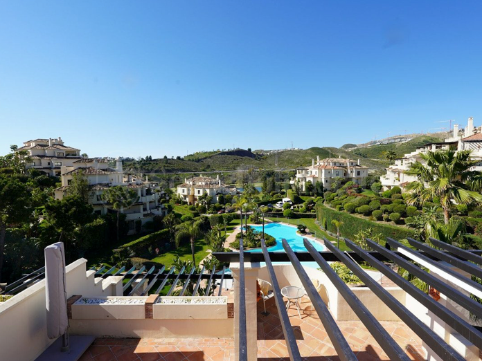 Hörn-Duplex Takvåning med Panoramautsikt i Capanes del Golf