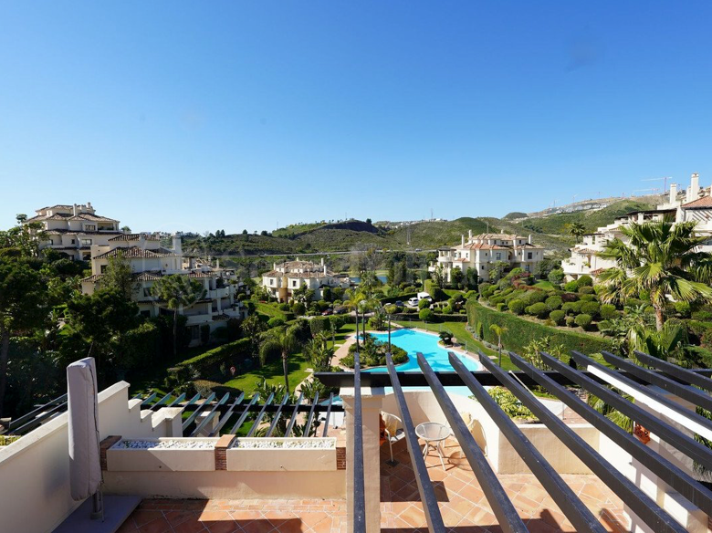Hörn-Duplex Takvåning med Panoramautsikt i Capanes del Golf