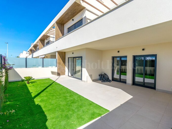 Modern Ground Floor Apartment in La Veleta, Torrevieja - Prime Location