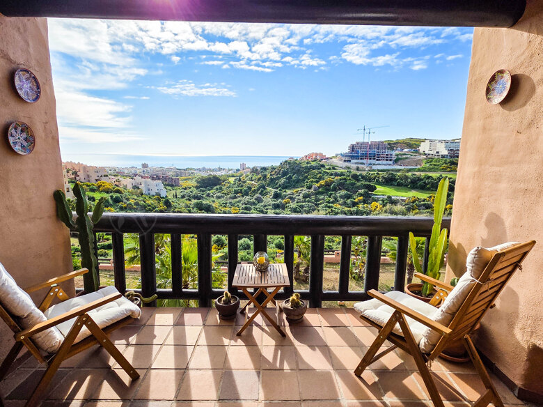 Apartamento en Primera Línea con Vistas Panorámicas al Mar entre Sabinillas y La Duquesa