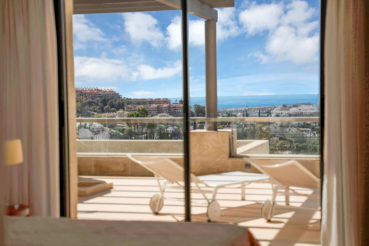 Apartment for sale in Nueva Andalucia, Marbella view