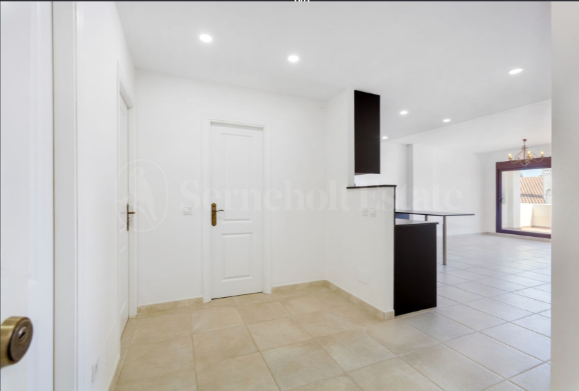 Apartment for sale in Nueva Andalucia, Marbella view