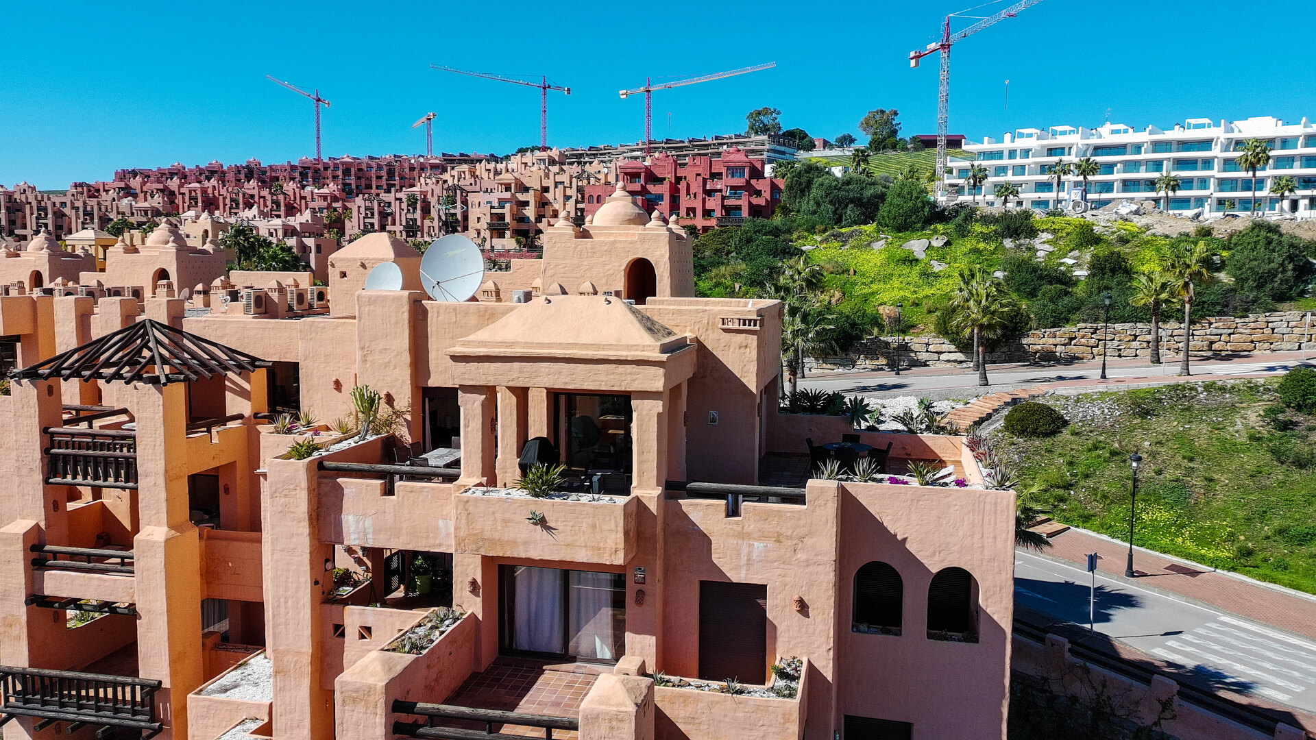 Eck-Penthouse mit Panoramablick auf das Meer in La Duquesa