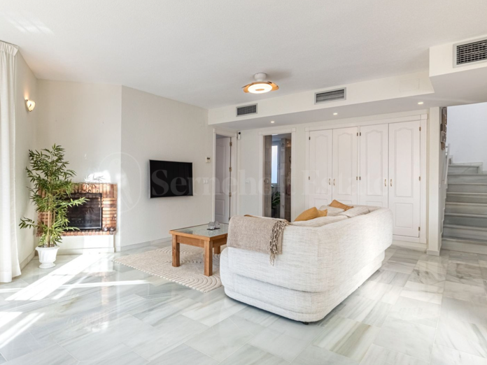 Stylish duplex penthouse in Nueva Andalucía