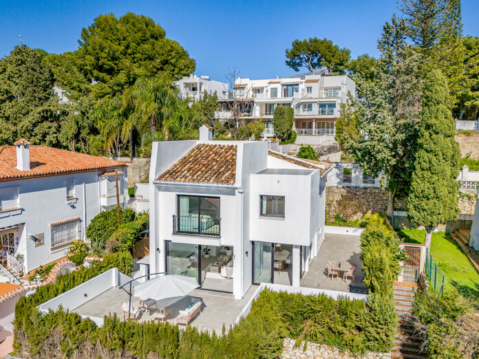 Villa en venta en Nueva Andalucia, Marbella
