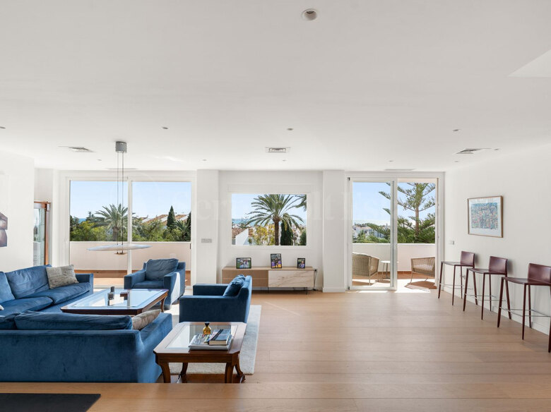 Apartment in Royal Gardens