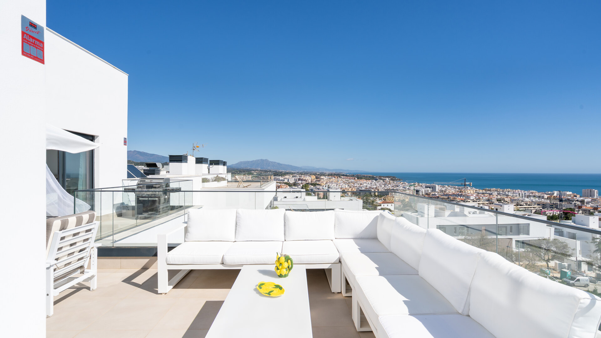 EXCEPTIONAL PANORAMIC PRIVATE-LIFT PENTHOUSE – LAS MESAS, ESTEPONA