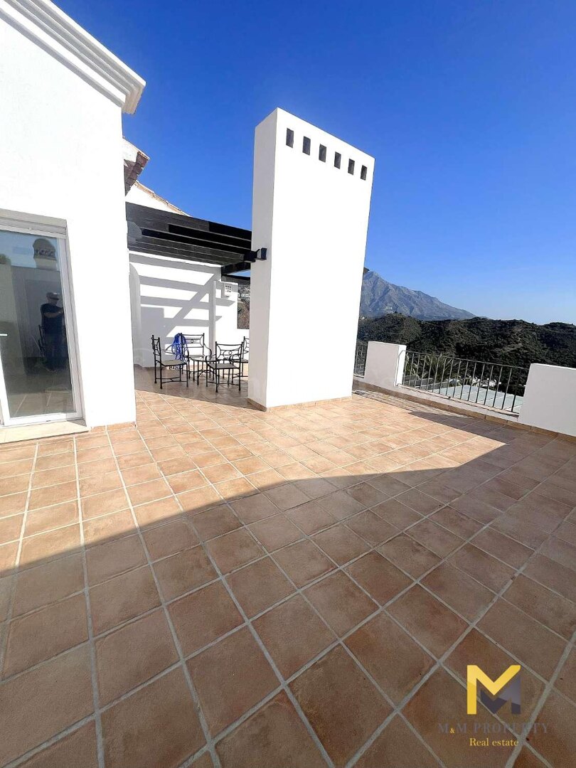 Apartment for sale in Altos De La Quinta, Benahavís